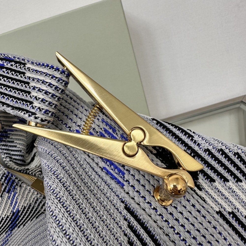 Burberry Classic Blue and White Contrast Large Knit Chain Bag Burberry Classic Blue and White Contrast Large Knit Chain Bag