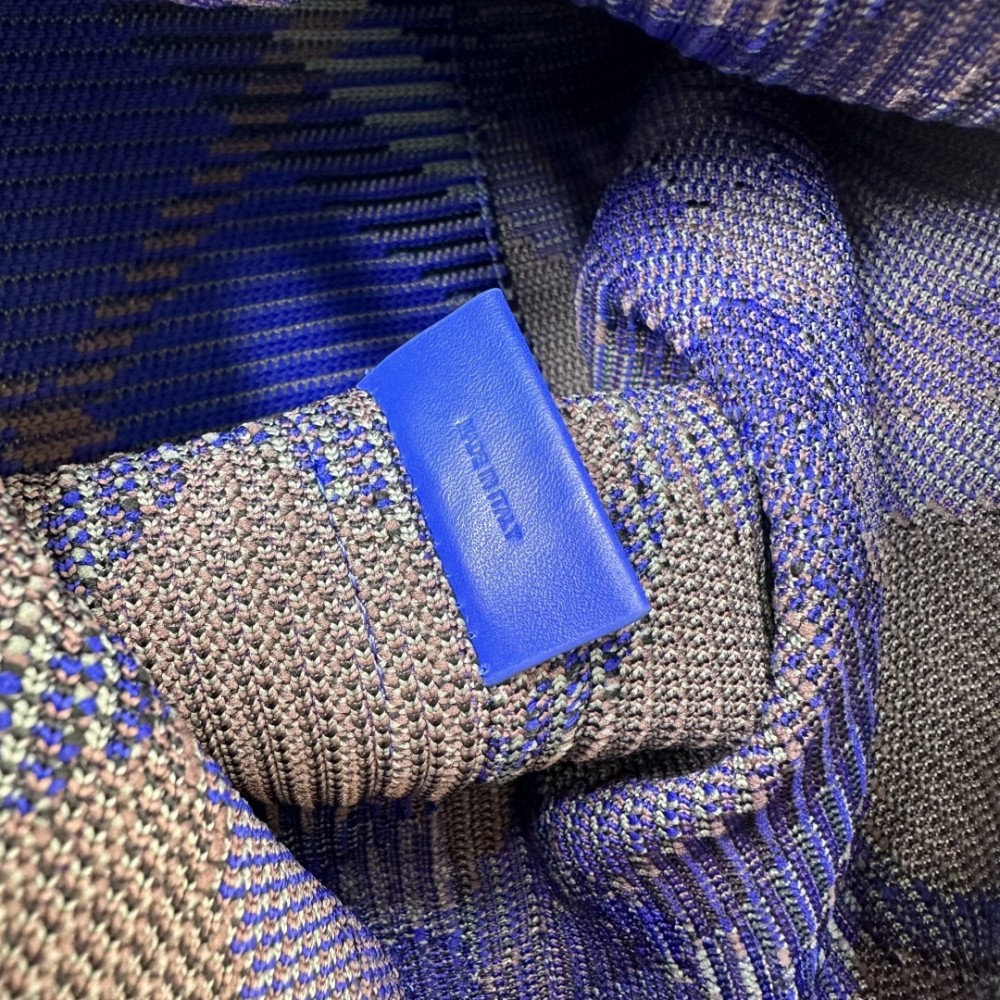 Burberry Classic Blue and Black Contrast Large Knit Chain Bag Burberry Classic Blue and Black Contrast Large Knit Chain Bag