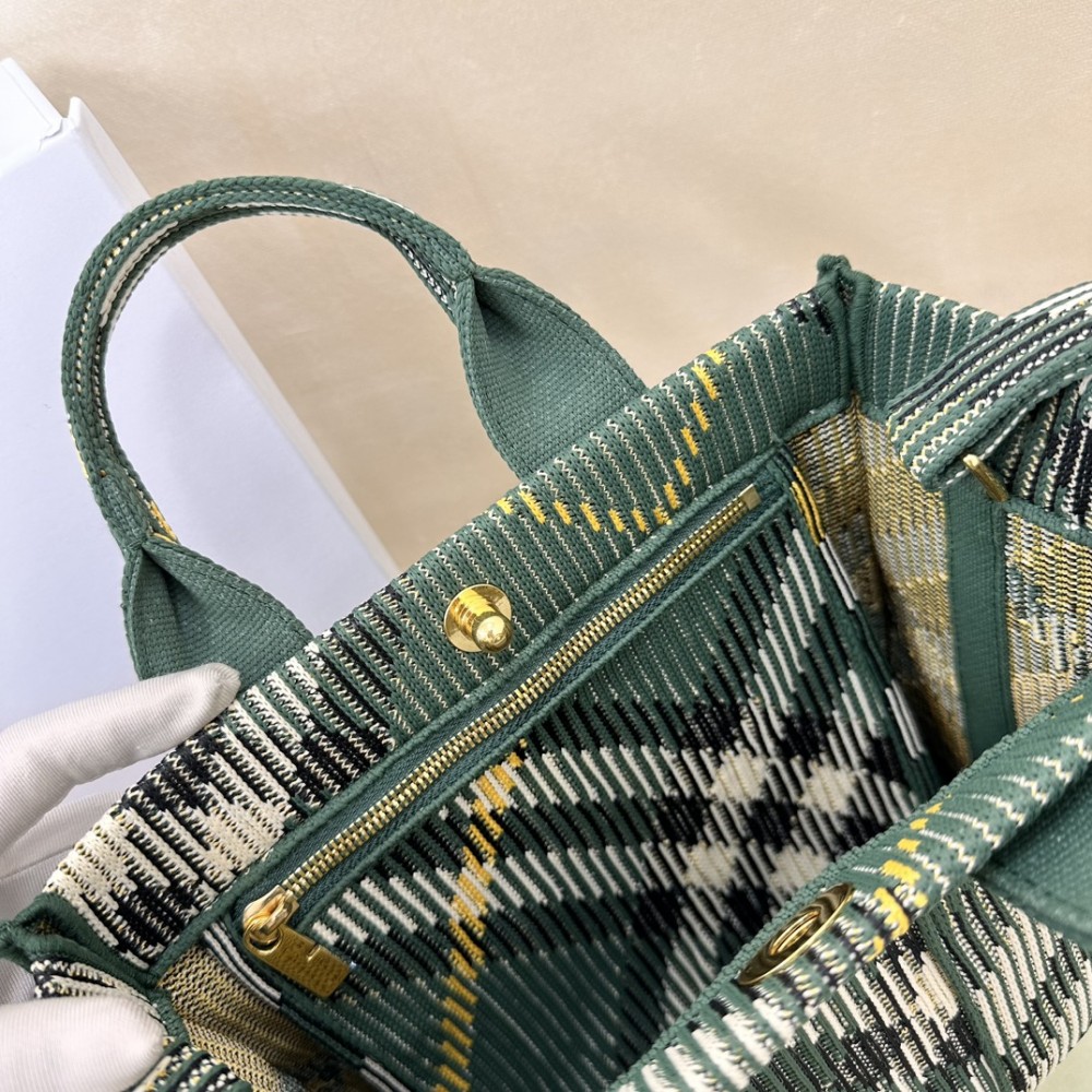 Burberry Mini Check Dark Green and White Knit Tote Bag Burberry Mini Check Dark Green and White Knit Tote Bag