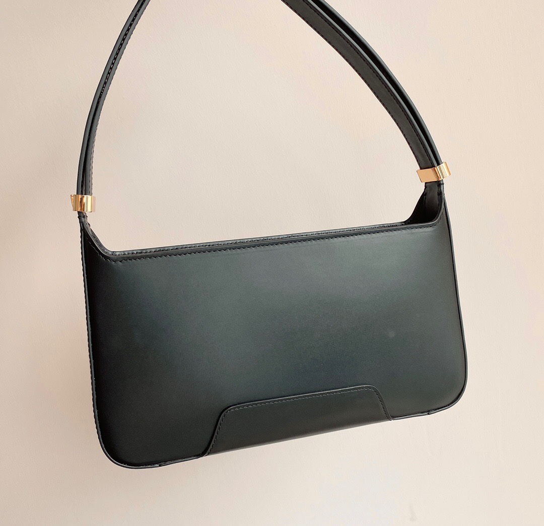 Burberry classic black leather hardware tote bag Burberry classic black leather hardware tote bag