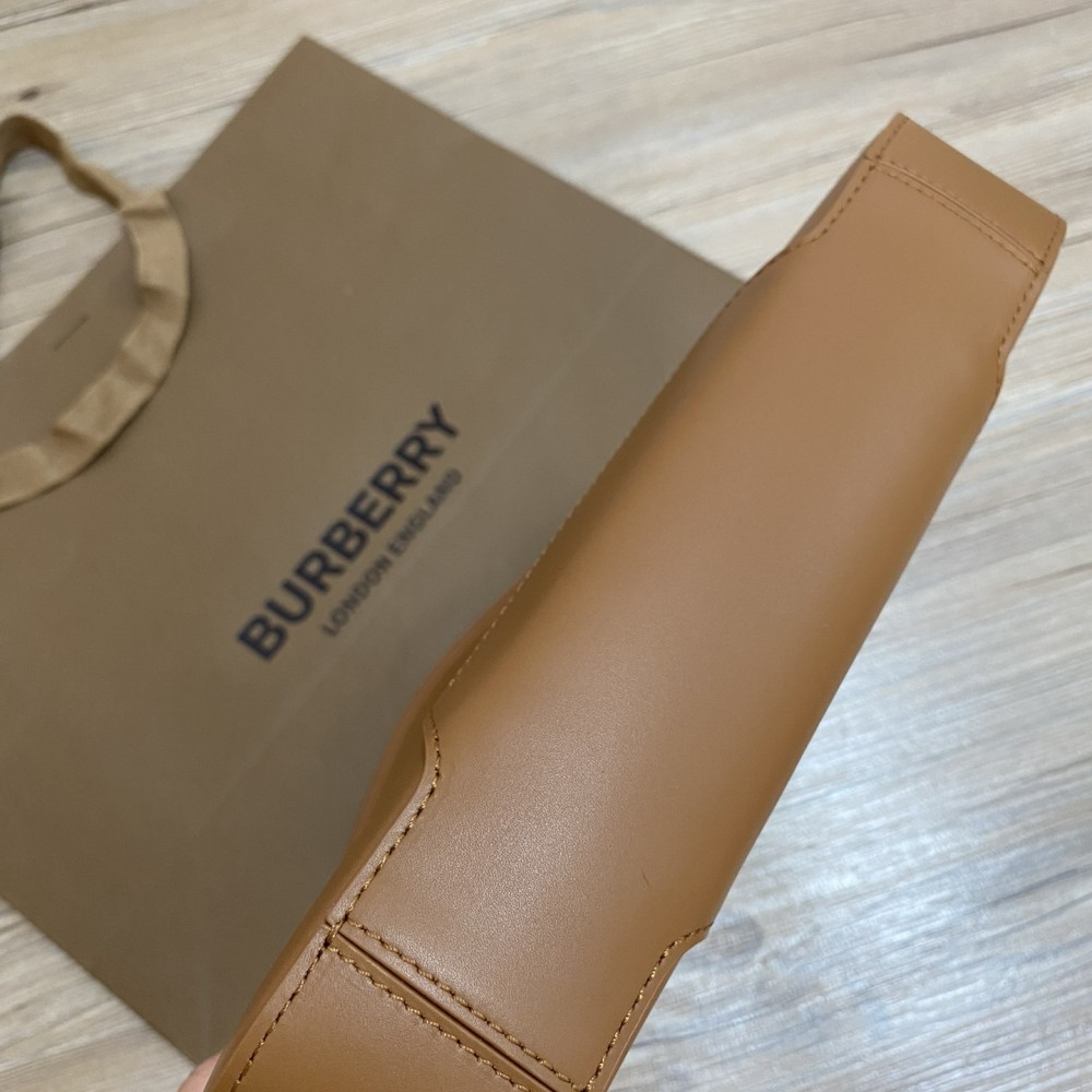 Burberry Classic Brown Leather Hardware Tote Bag Burberry Classic Brown Leather Hardware Tote Bag