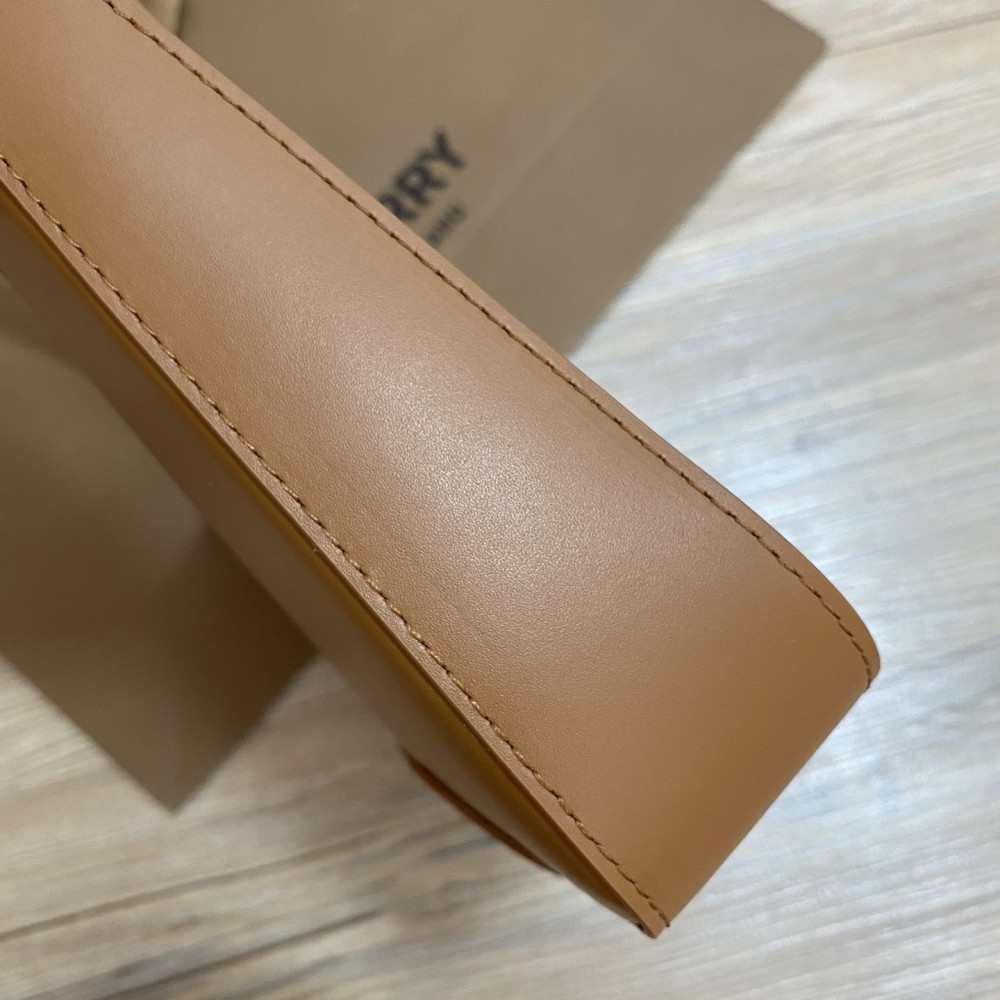 Burberry Classic Brown Leather Hardware Tote Bag Burberry Classic Brown Leather Hardware Tote Bag
