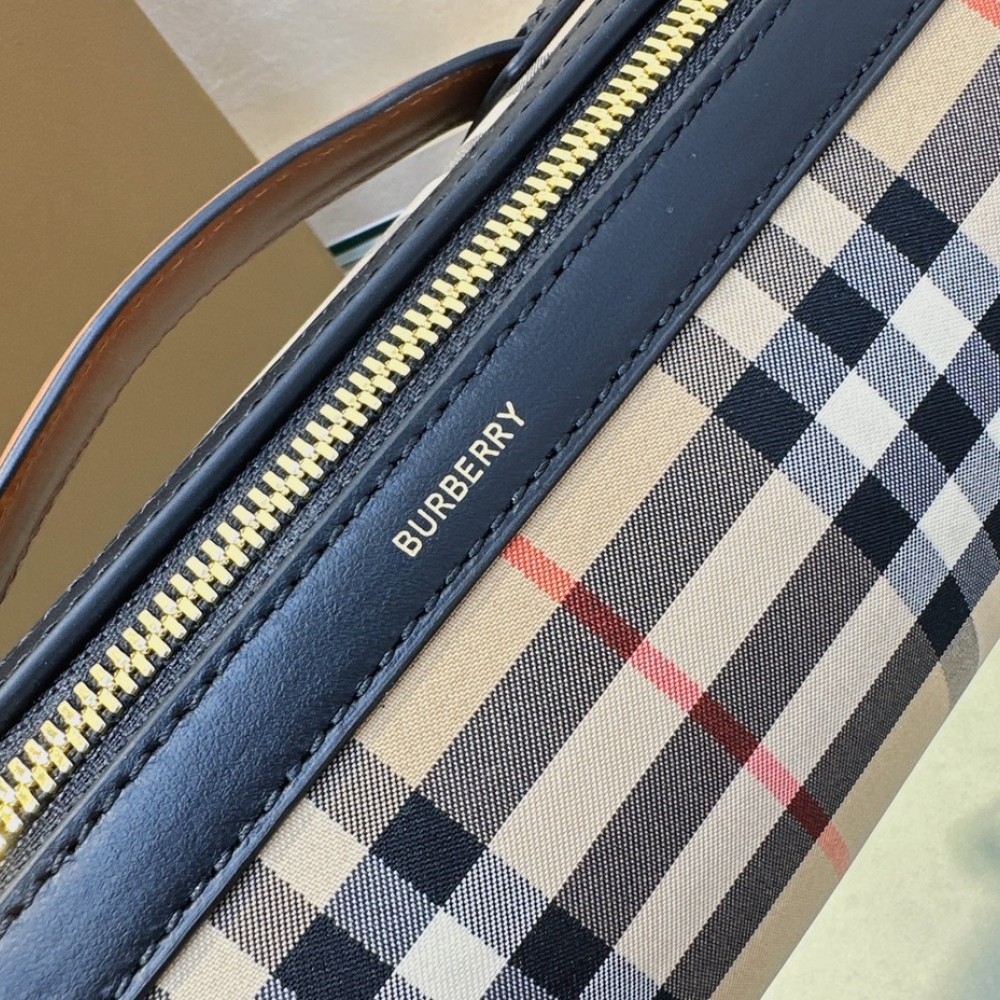 Burberry classic check leather exquisite hardware chain bag Burberry classic check leather exquisite hardware chain bag