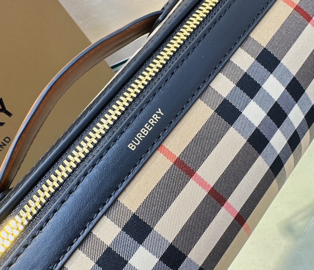 Burberry classic check leather exquisite hardware chain bag Burberry classic check leather exquisite hardware chain bag