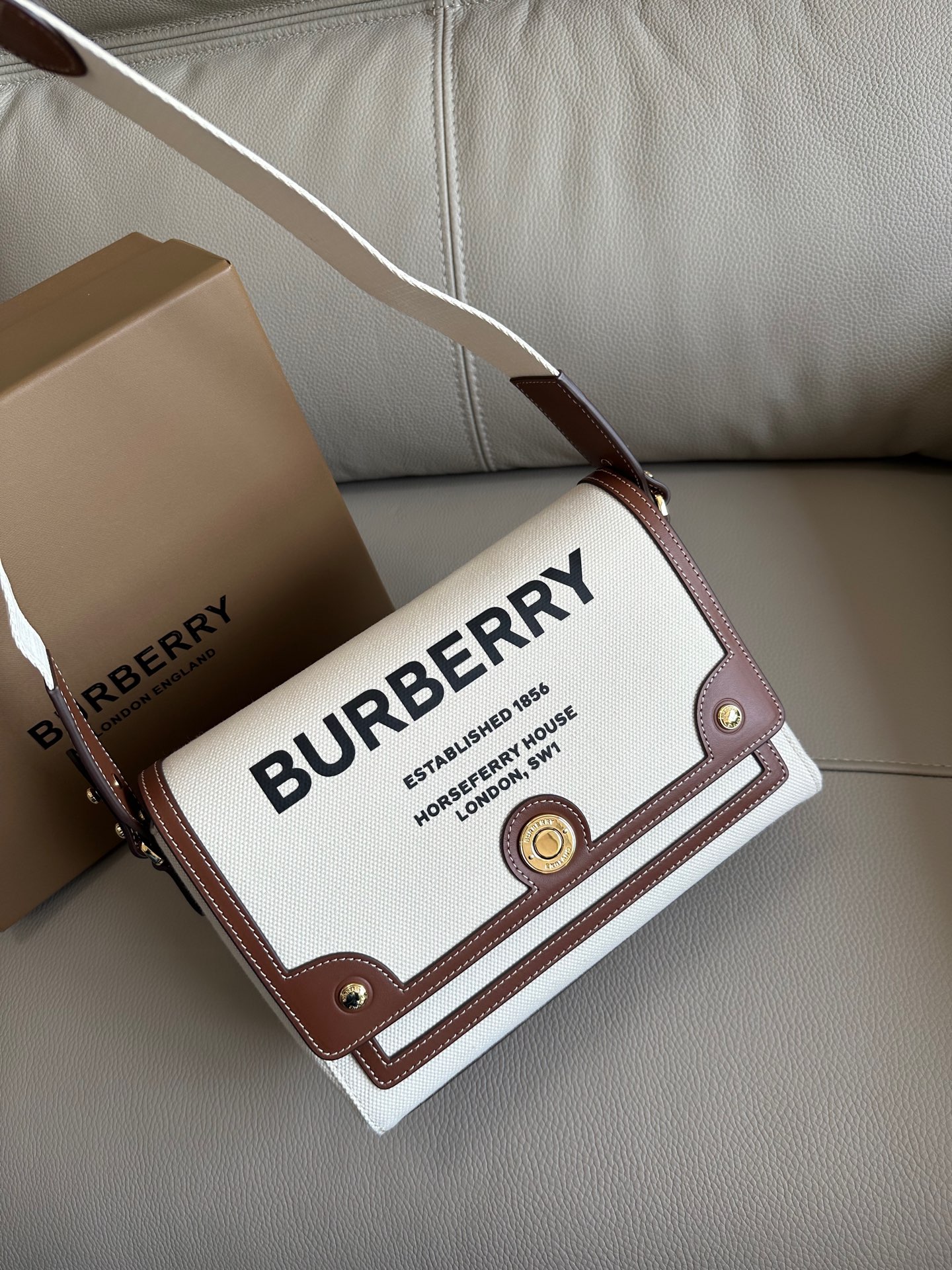 Burberry classic white contrast check bag Burberry classic white contrast check bag