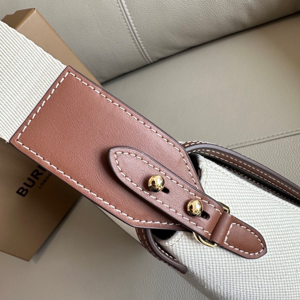 Burberry classic white contrast check bag Burberry classic white contrast check bag