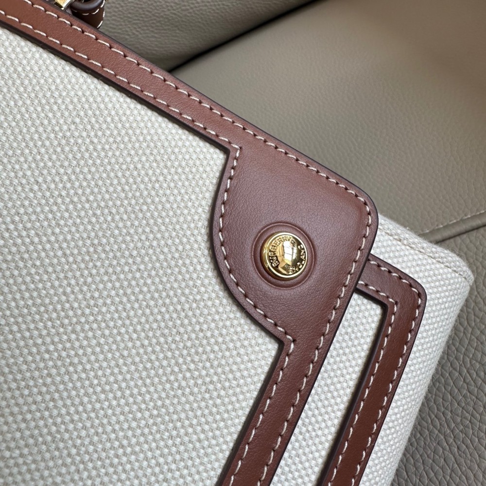 Burberry classic white contrast check bag Burberry classic white contrast check bag