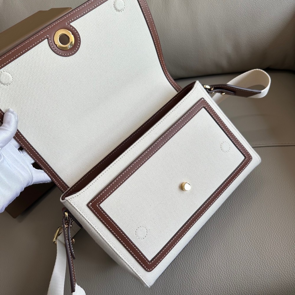 Burberry classic white contrast check bag Burberry classic white contrast check bag