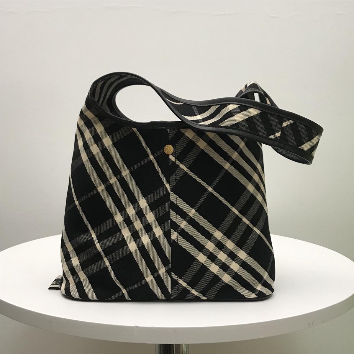 Burberry Classic Canvas Tote Burberry Classic Canvas Tote