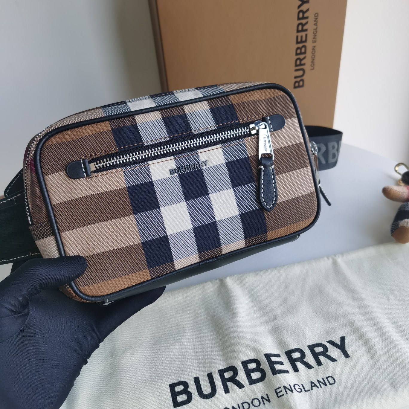 Burberry Classic Plain Dark Brown Canvas Zipper Crossbody Bag Burberry Classic Plain Dark Brown Canvas Zipper Crossbody Bag