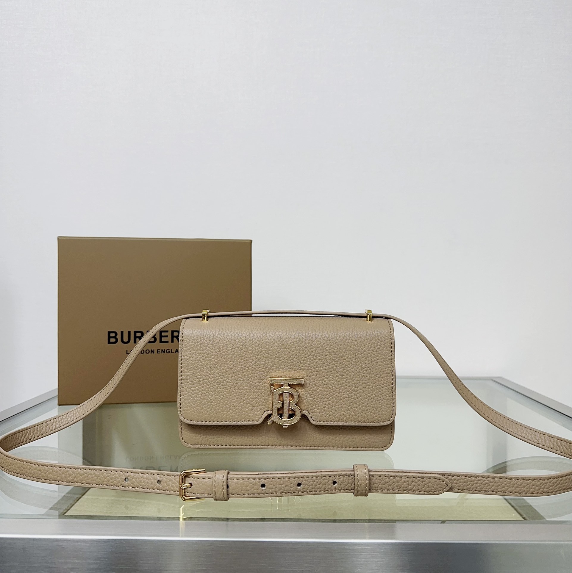 Burberry classic pure brown calfskin exquisite hardware crossbody bag Burberry classic pure brown calfskin exquisite hardware crossbody bag