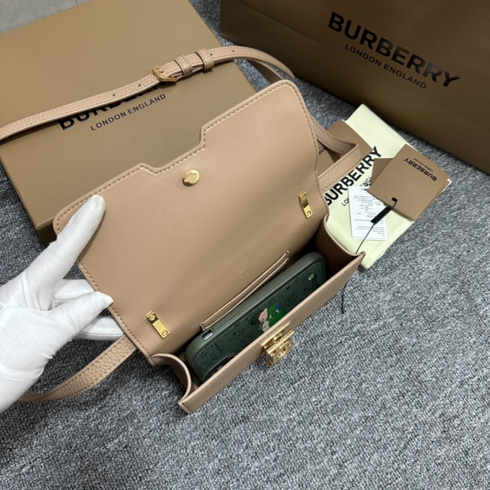 Burberry classic pure brown calfskin exquisite hardware crossbody bag Burberry classic pure brown calfskin exquisite hardware crossbody bag