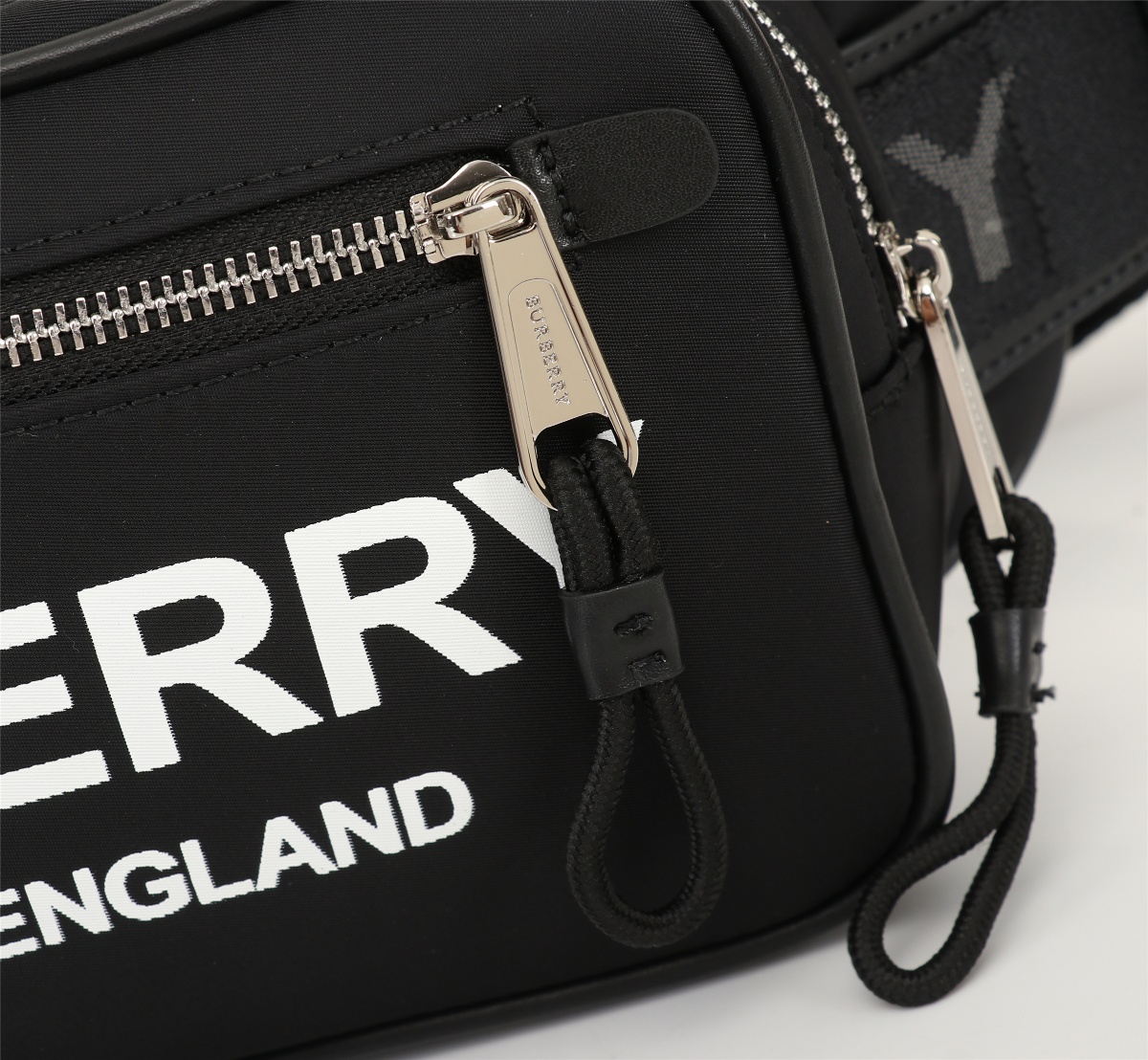 Burberry Classic Plain Black Canvas Zipper Crossbody Bag Burberry Classic Plain Black Canvas Zipper Crossbody Bag