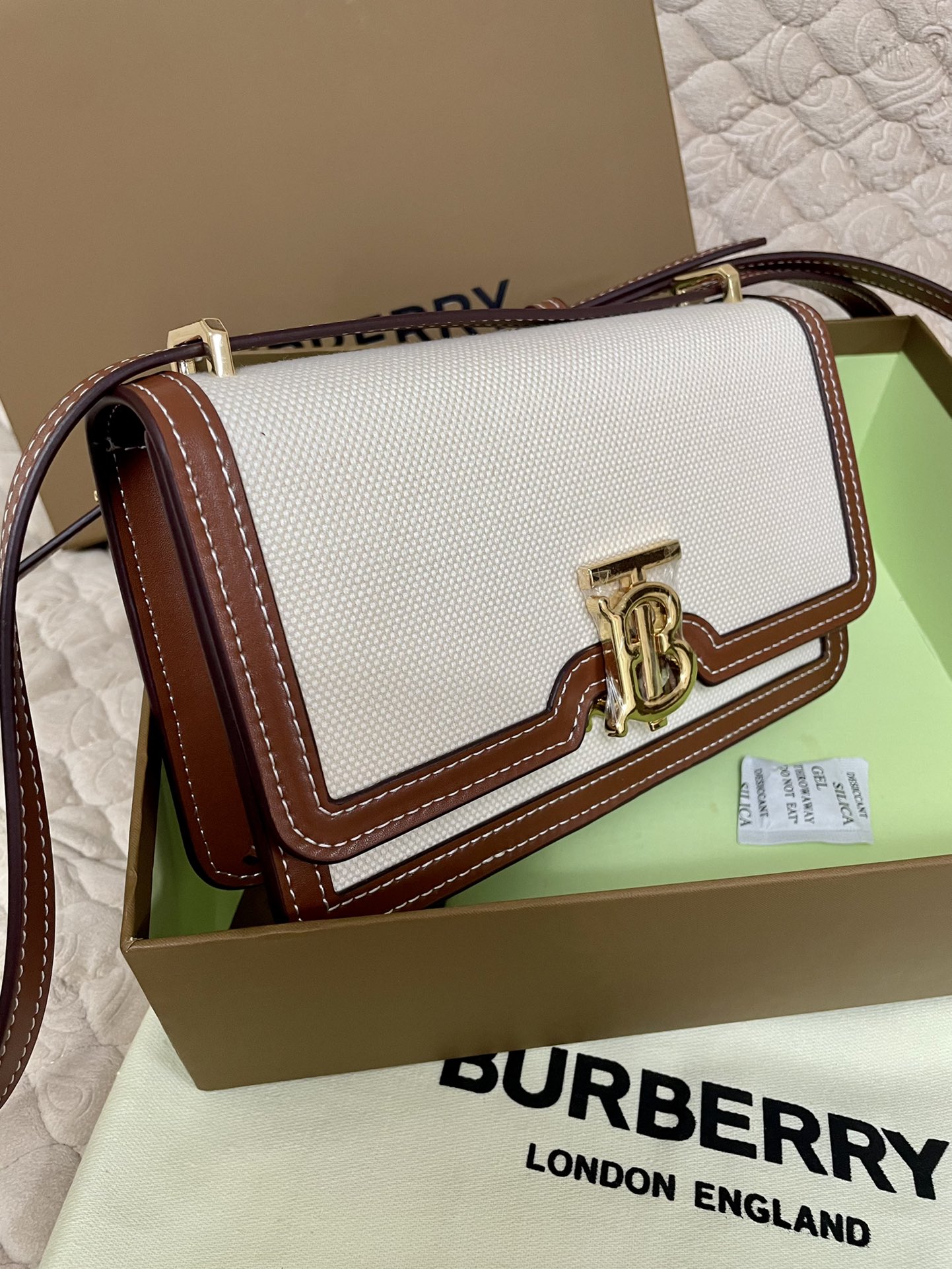 Burberry classic white calfskin exquisite hardware crossbody bag Burberry classic white calfskin exquisite hardware crossbody bag