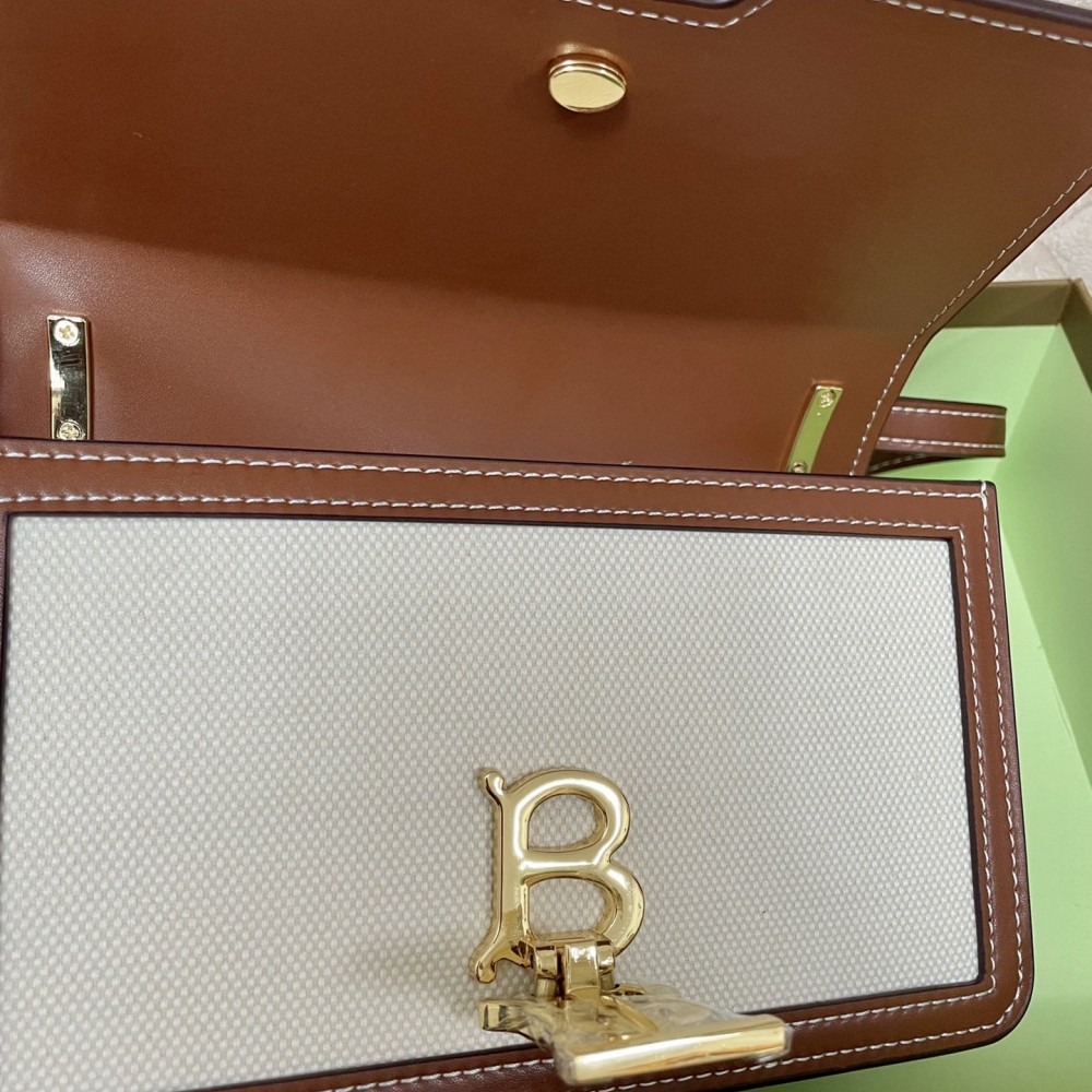 Burberry classic white calfskin exquisite hardware crossbody bag Burberry classic white calfskin exquisite hardware crossbody bag