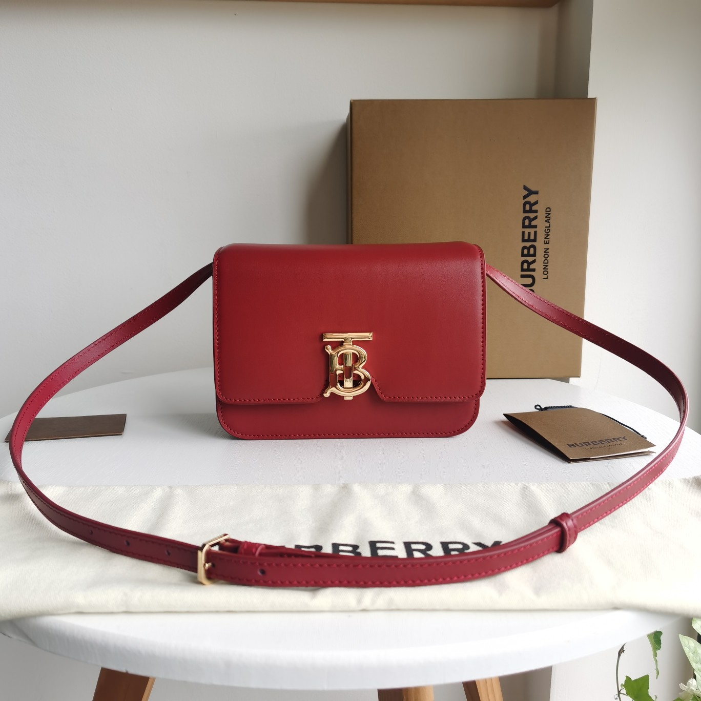 Burberry classic dark red calfskin exquisite hardware crossbody bag Burberry classic dark red calfskin exquisite hardware crossbody bag