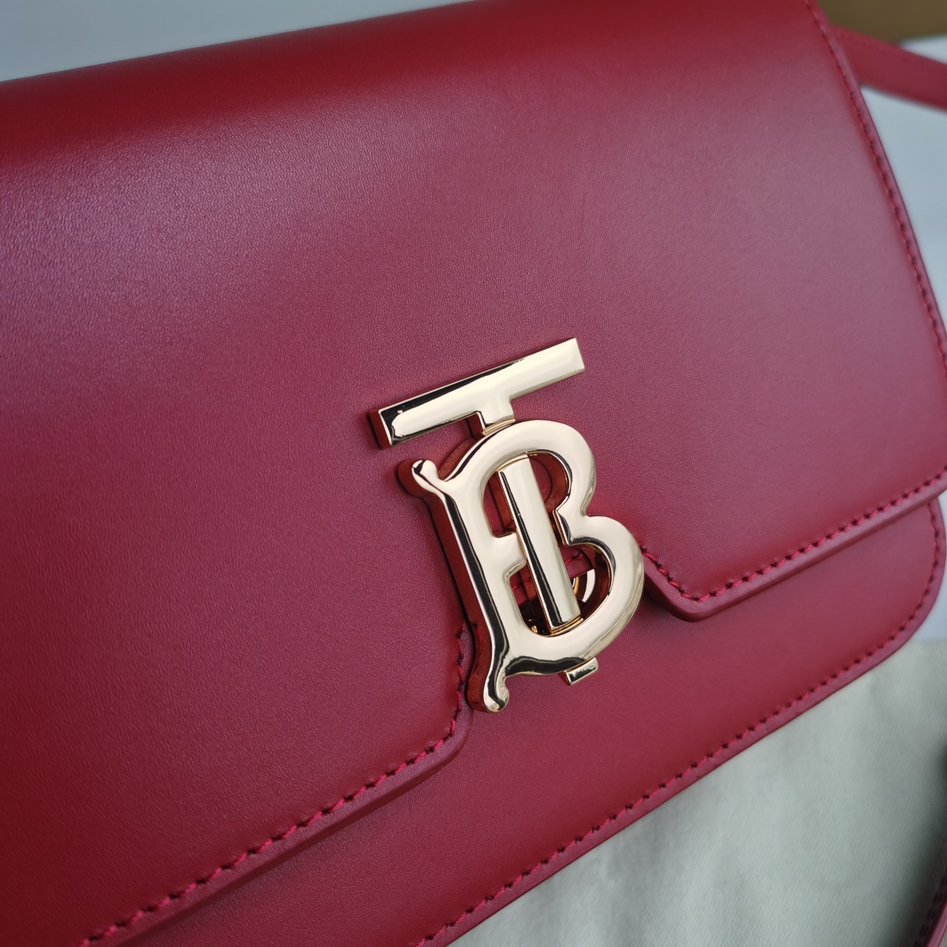 Burberry classic dark red calfskin exquisite hardware crossbody bag Burberry classic dark red calfskin exquisite hardware crossbody bag