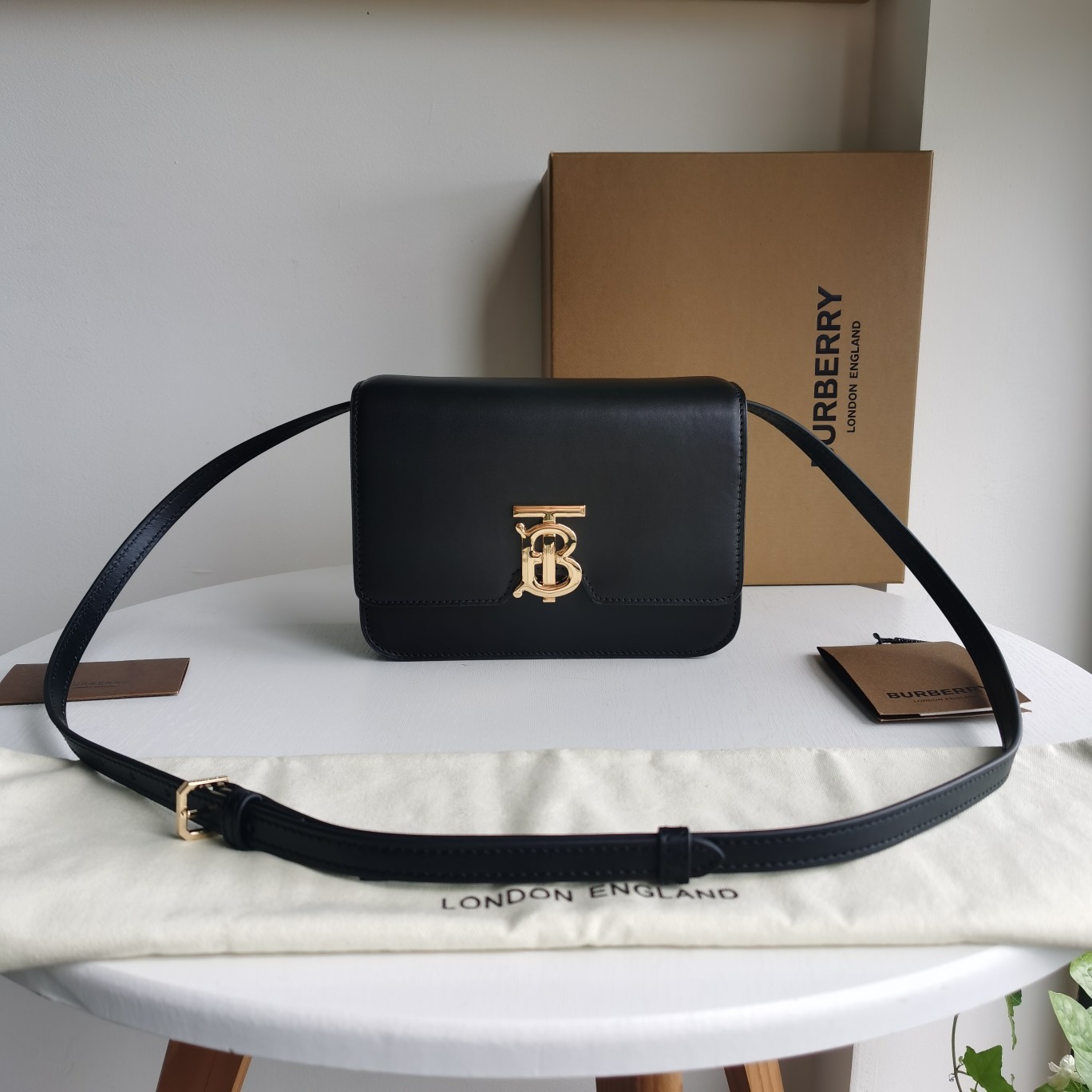 Burberry classic dark black calfskin exquisite hardware crossbody bag Burberry classic dark black calfskin exquisite hardware crossbody bag