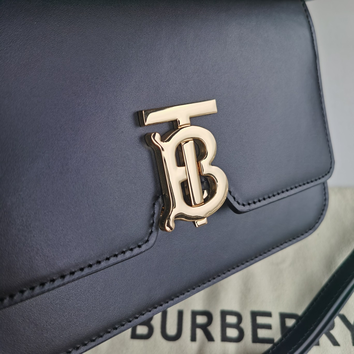 Burberry classic dark black calfskin exquisite hardware crossbody bag Burberry classic dark black calfskin exquisite hardware crossbody bag
