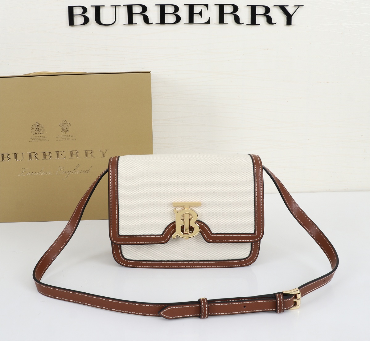 Burberry classic white calfskin exquisite hardware crossbody bag Burberry classic white calfskin exquisite hardware crossbody bag