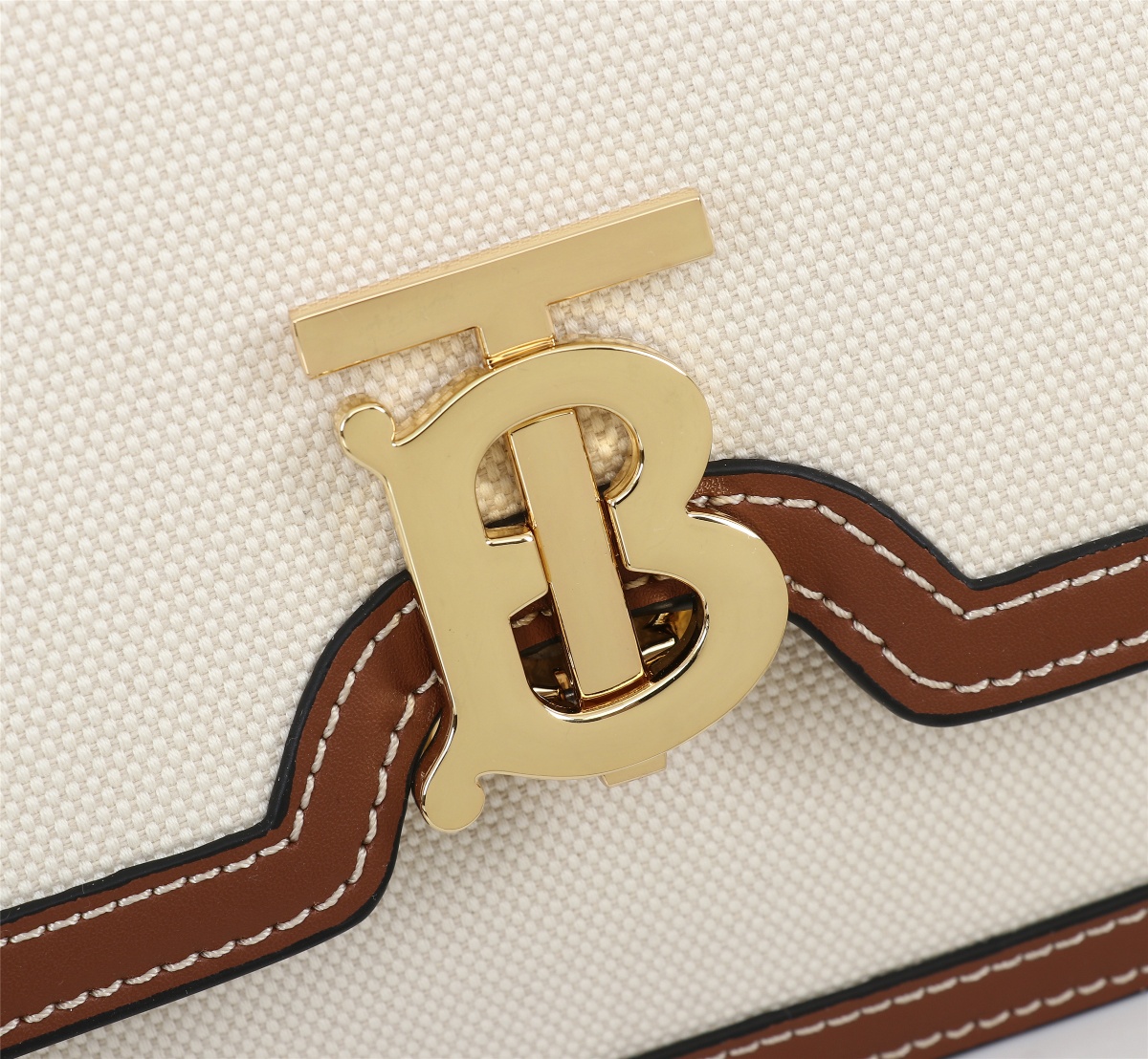 Burberry classic white calfskin exquisite hardware crossbody bag Burberry classic white calfskin exquisite hardware crossbody bag