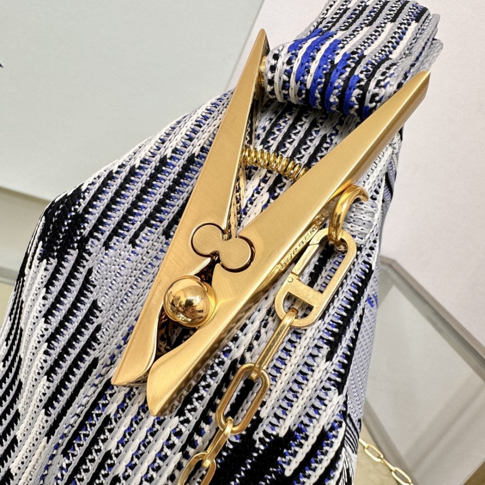 Burberry classic blue and white contrast knitted chain bag Burberry classic blue and white contrast knitted chain bag