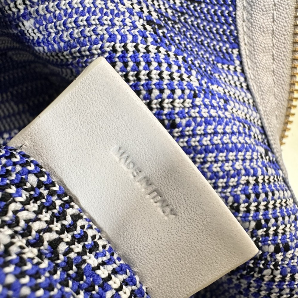 Burberry classic blue and white contrast knitted chain bag Burberry classic blue and white contrast knitted chain bag