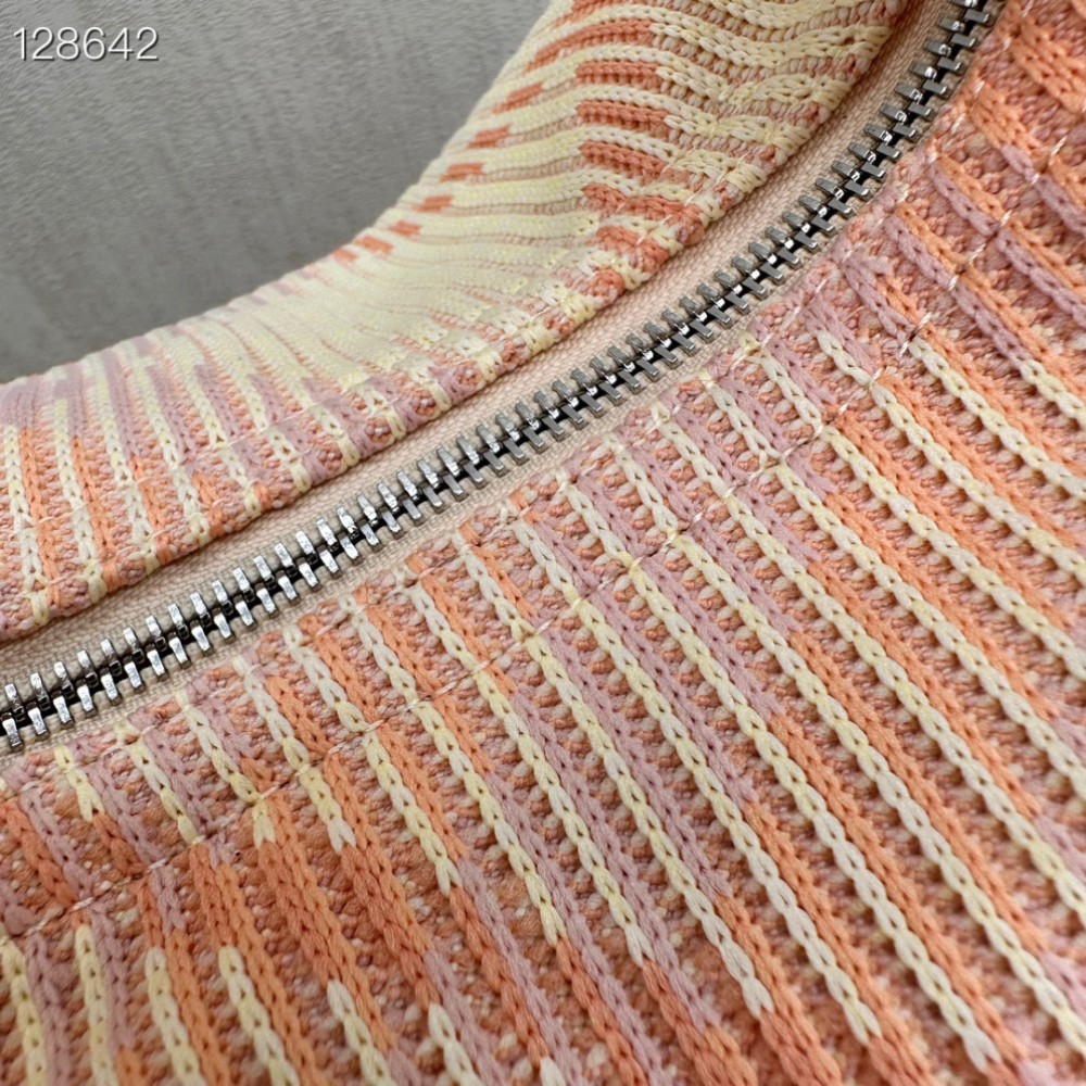 Burberry classic peach and white contrast medium knitted chain bag Burberry classic peach and white contrast medium knitted chain bag