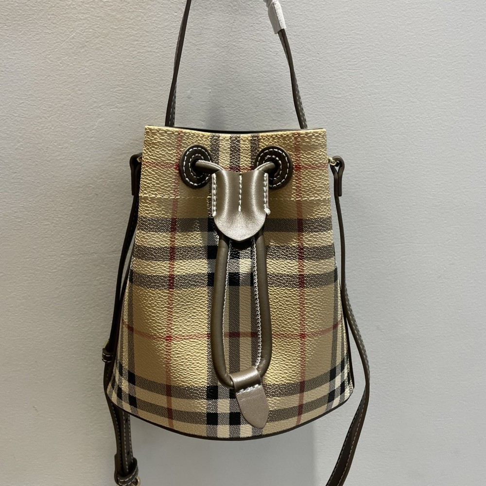 Burberry white and brown contrasting hardware bucket bag Burberry white and brown contrasting hardware bucket bag