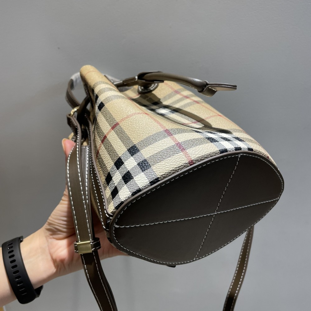 Burberry white and brown contrasting hardware bucket bag Burberry white and brown contrasting hardware bucket bag