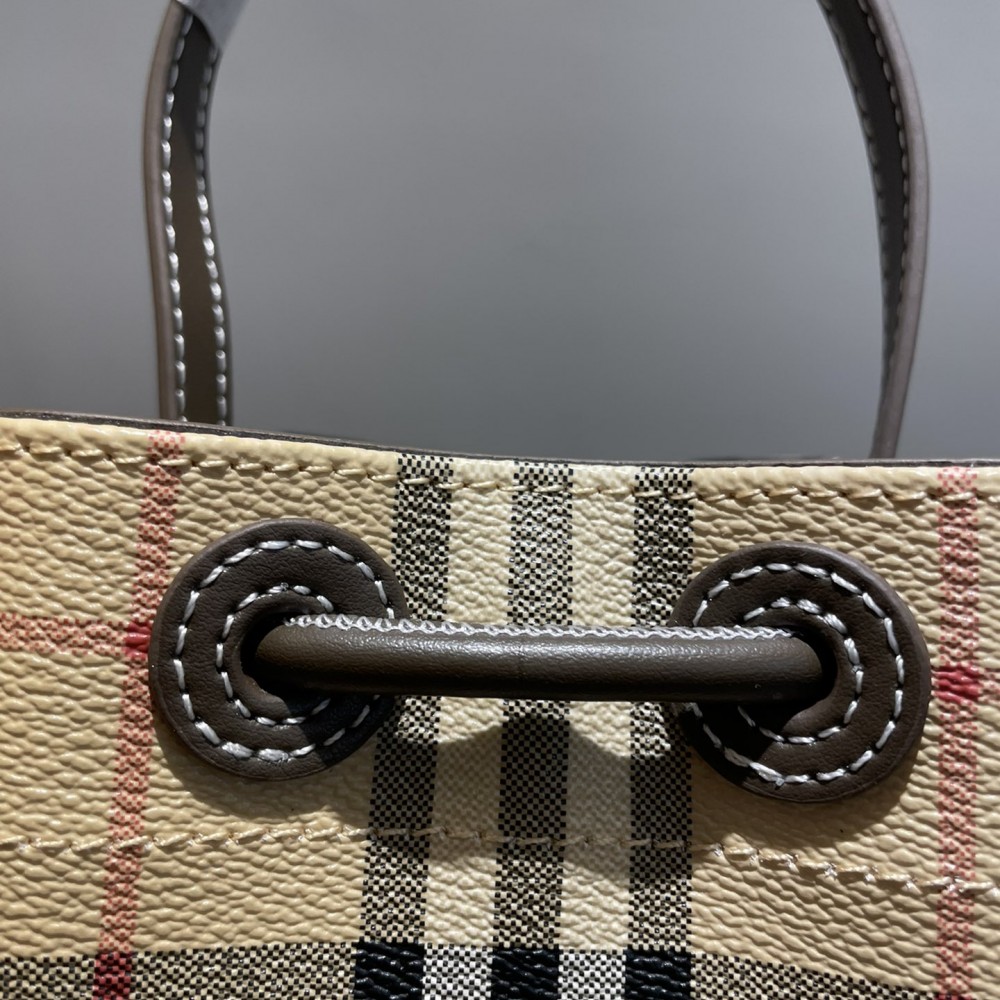 Burberry white and brown contrasting hardware bucket bag Burberry white and brown contrasting hardware bucket bag