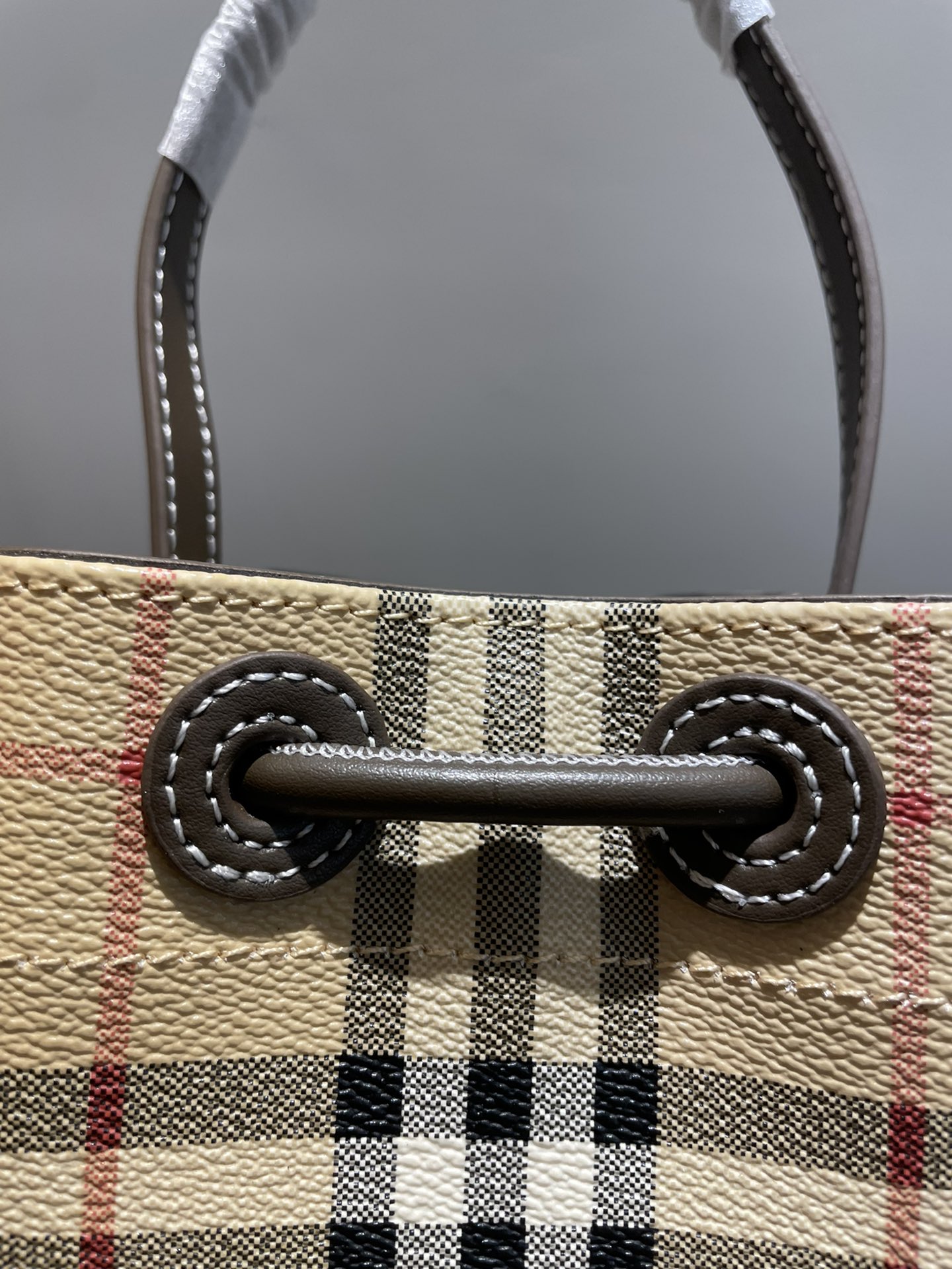 Burberry white and brown contrasting hardware bucket bag Burberry white and brown contrasting hardware bucket bag