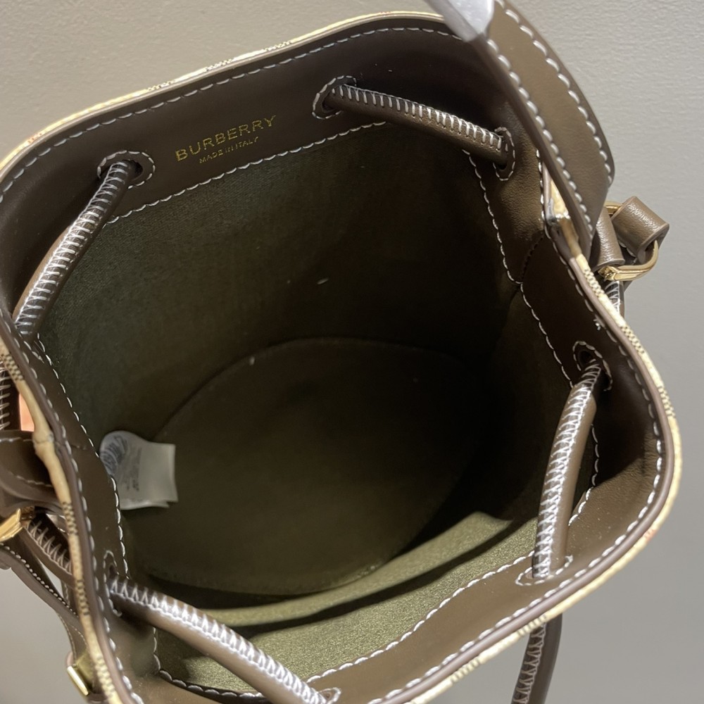Burberry white and brown contrasting hardware bucket bag Burberry white and brown contrasting hardware bucket bag
