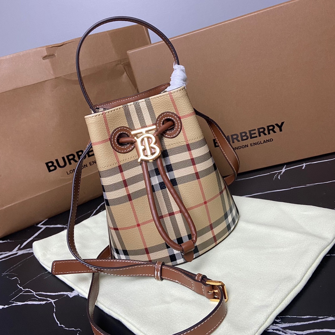 Burberry crimson hardware bucket bag Burberry crimson hardware bucket bag