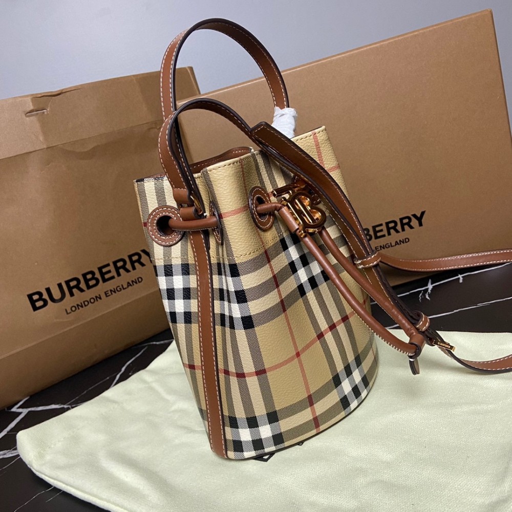 Burberry crimson hardware bucket bag Burberry crimson hardware bucket bag