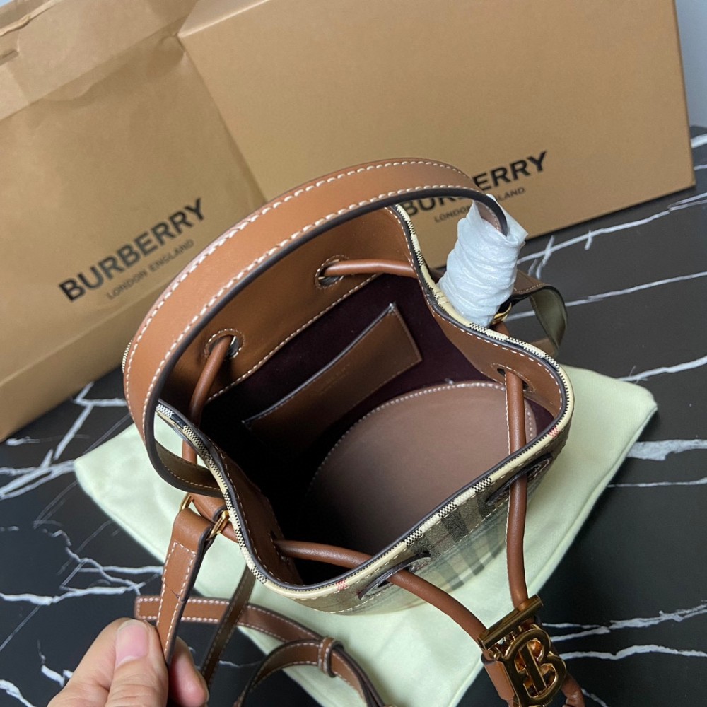 Burberry crimson hardware bucket bag Burberry crimson hardware bucket bag