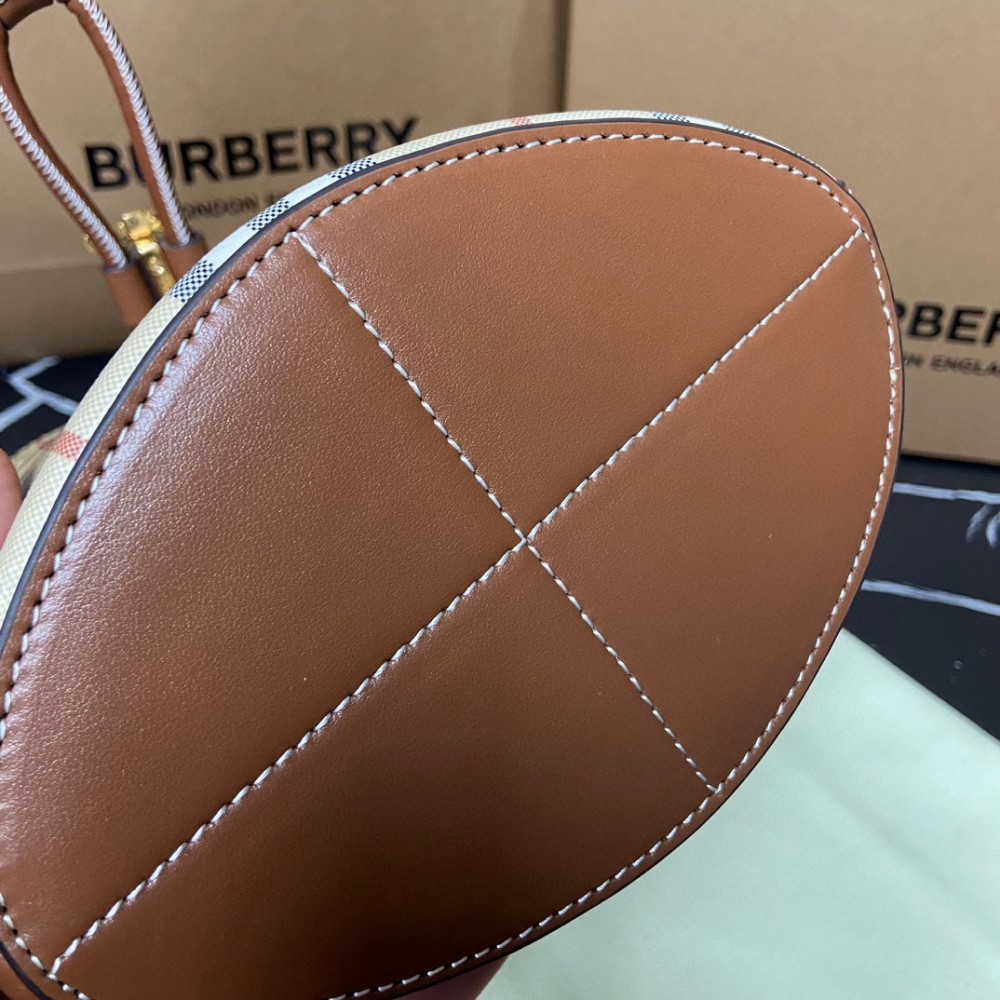 Burberry crimson hardware bucket bag Burberry crimson hardware bucket bag