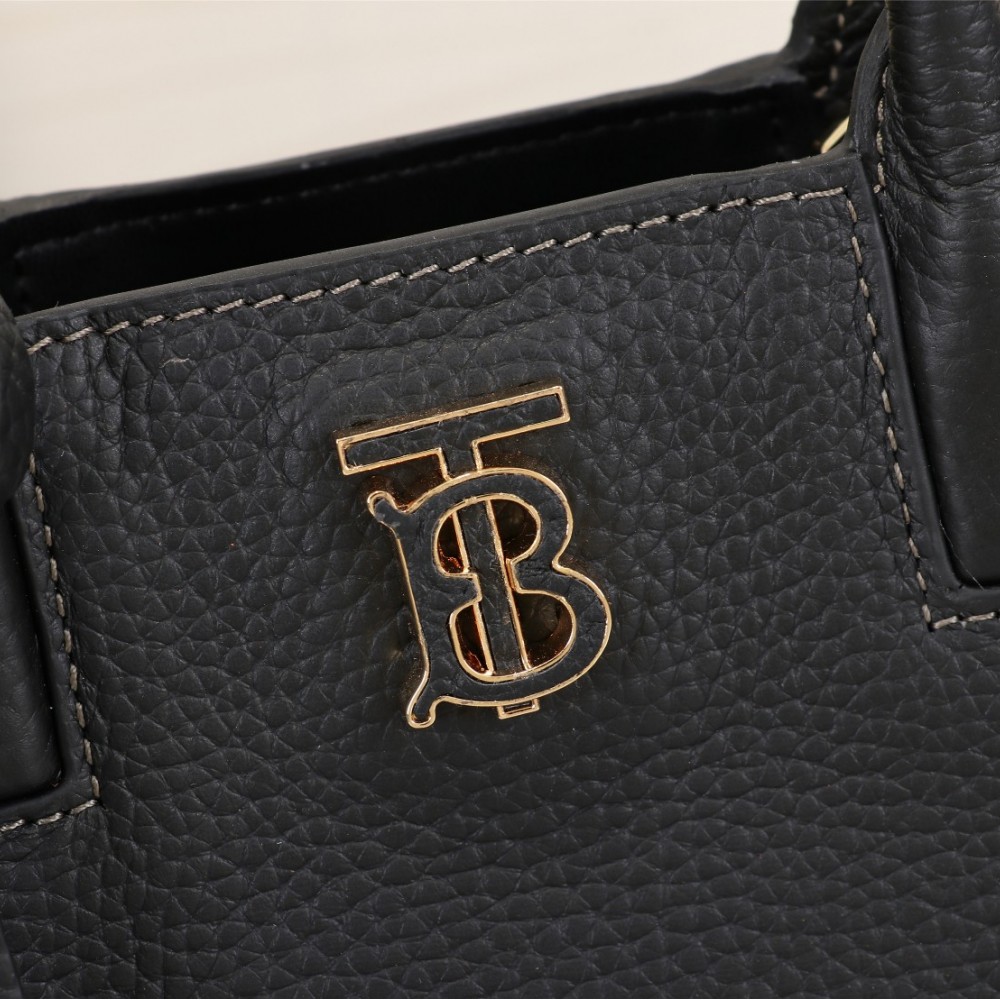 Burberry Black Leather Classic Tote Burberry Black Leather Classic Tote