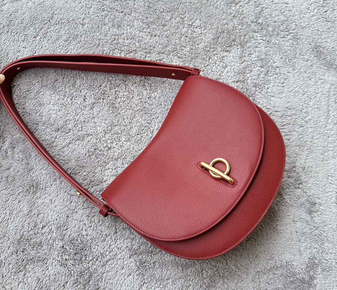 Burberry vintage half-moon underarm bag Burberry vintage half-moon underarm bag