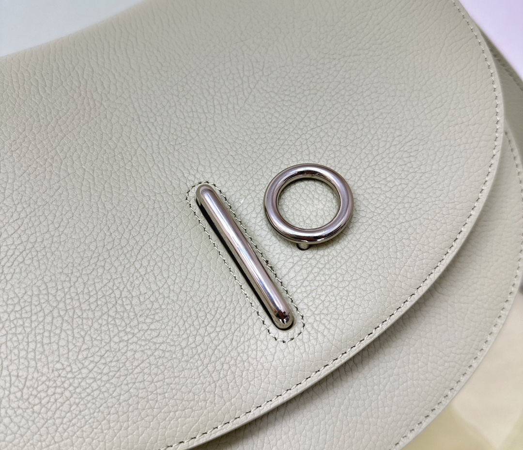 Burberry vintage half-moon underarm bag Burberry vintage half-moon underarm bag
