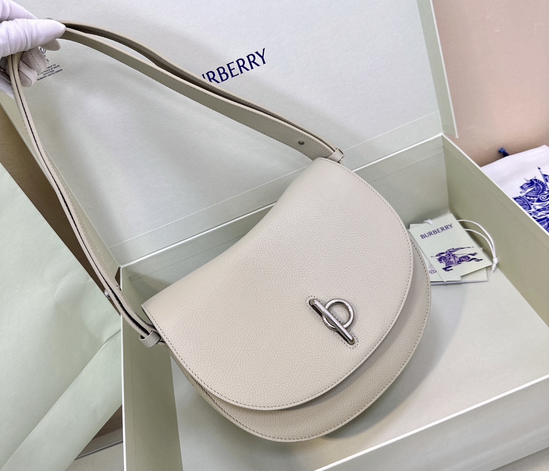 Burberry vintage half-moon underarm bag Burberry vintage half-moon underarm bag