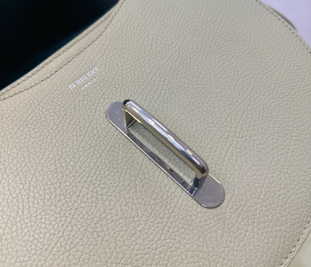 Burberry vintage half-moon underarm bag Burberry vintage half-moon underarm bag