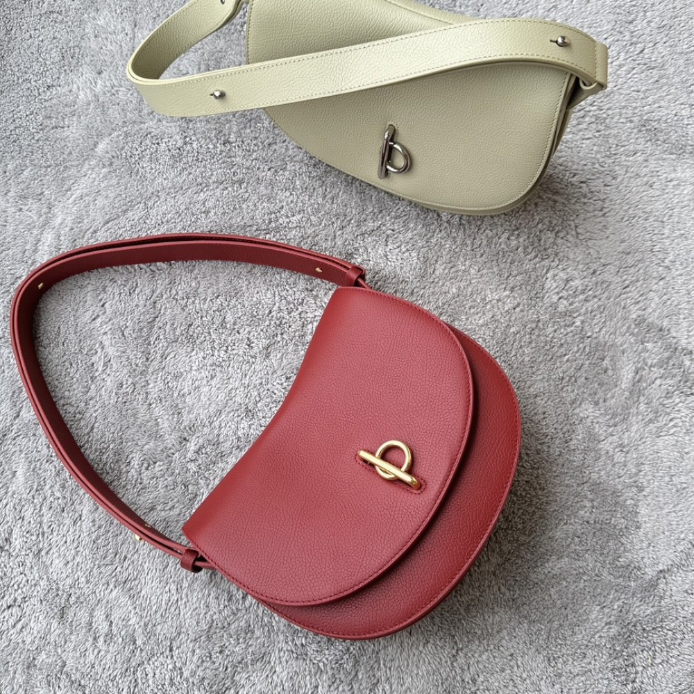 Burberry vintage half-moon underarm bag Burberry vintage half-moon underarm bag