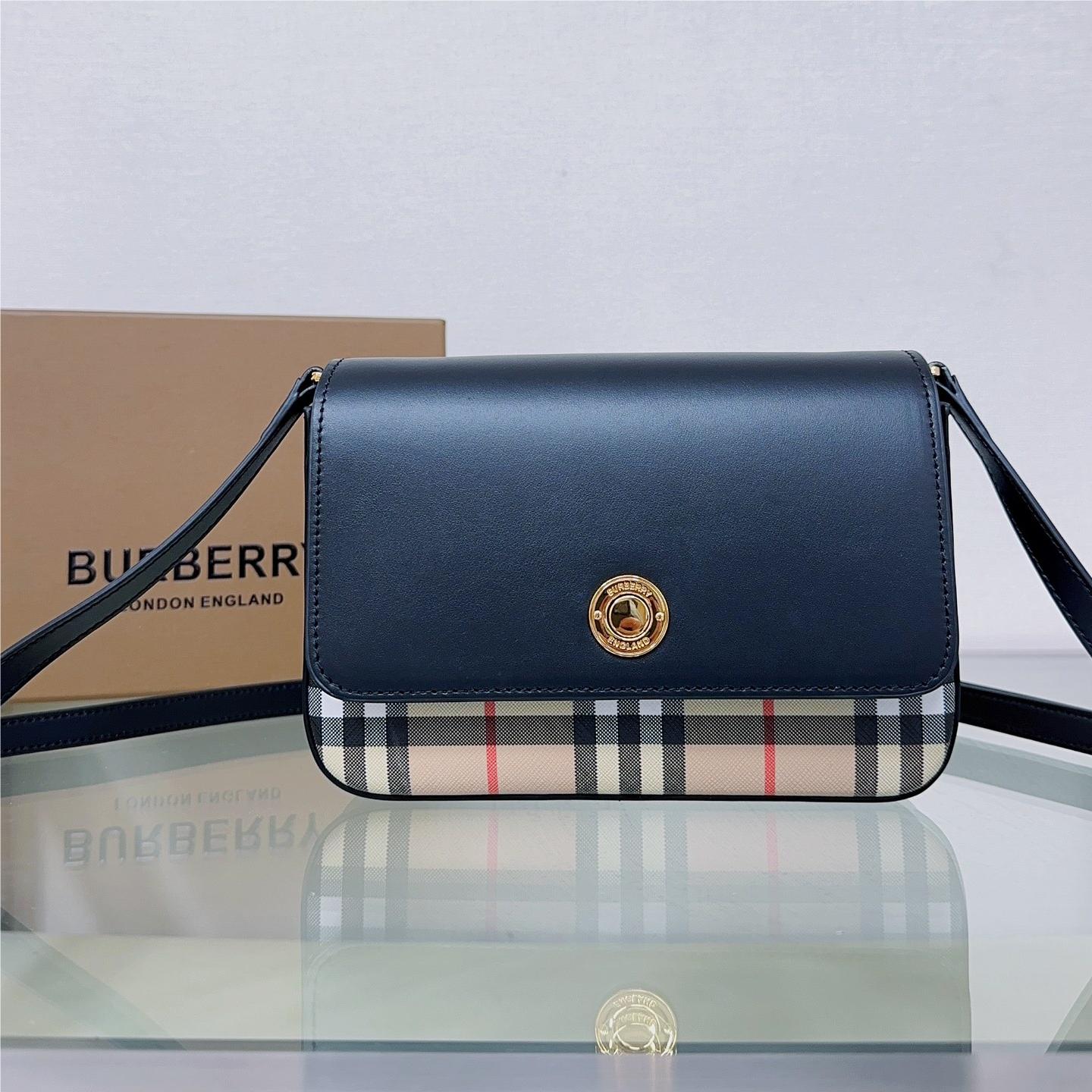 Burberry black classic check underarm bag Burberry black classic check underarm bag