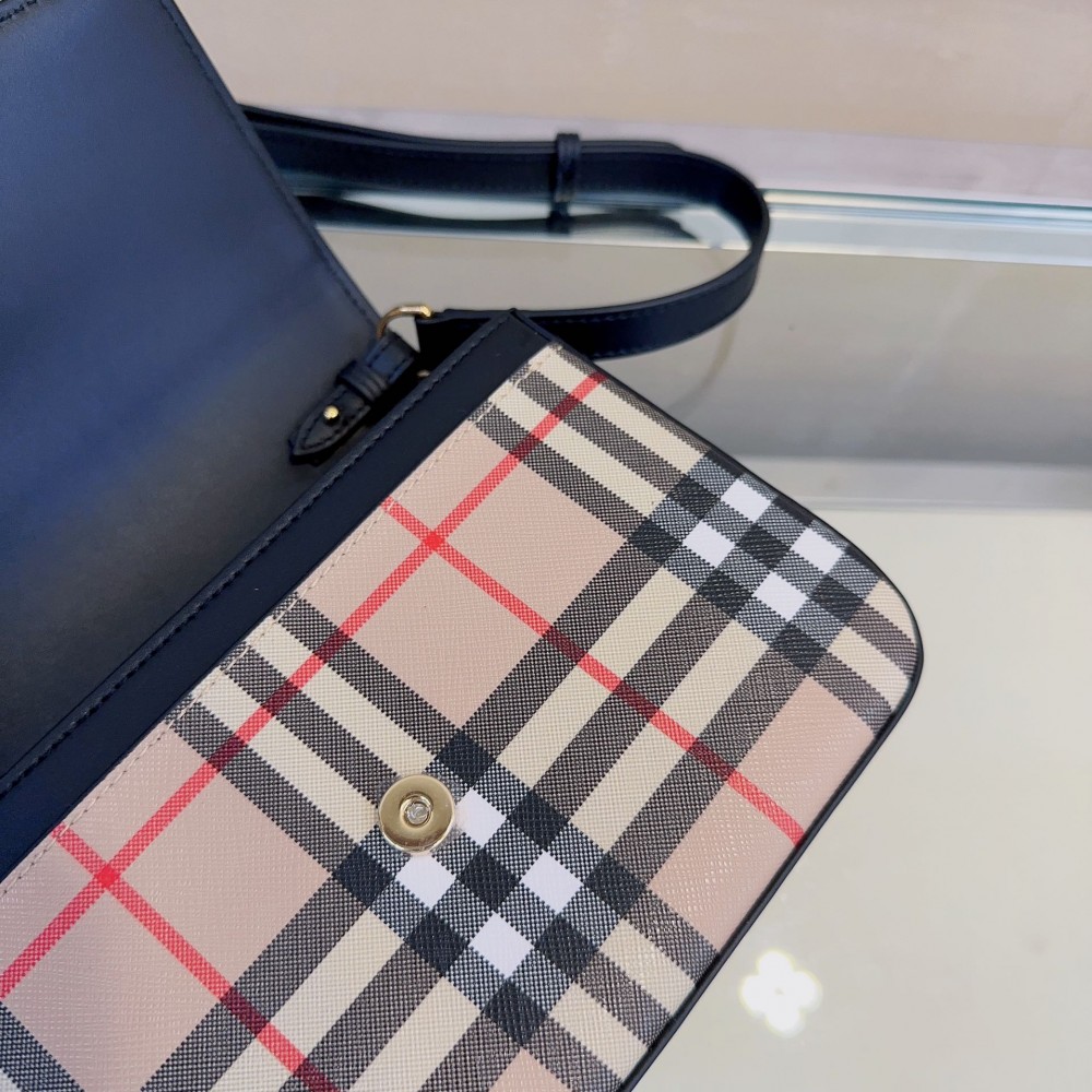 Burberry black classic check underarm bag Burberry black classic check underarm bag