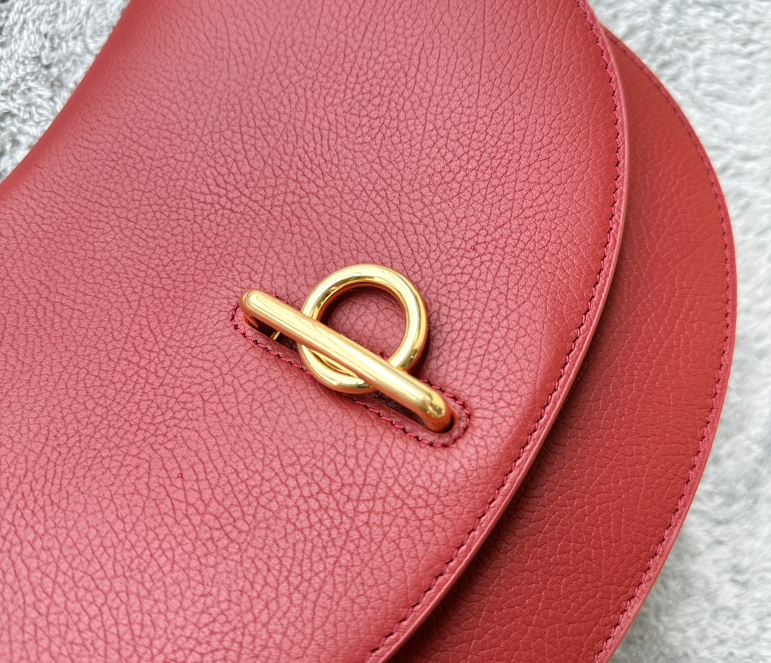 Burberry vintage half-moon underarm bag Burberry vintage half-moon underarm bag