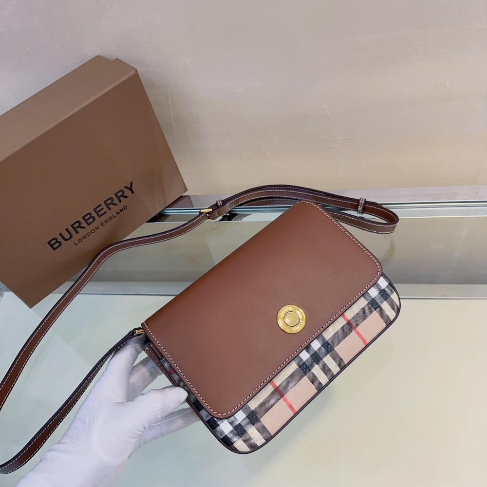 Burberry brown classic check underarm bag Burberry brown classic check underarm bag
