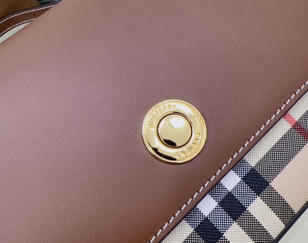 Burberry brown classic check underarm bag Burberry brown classic check underarm bag