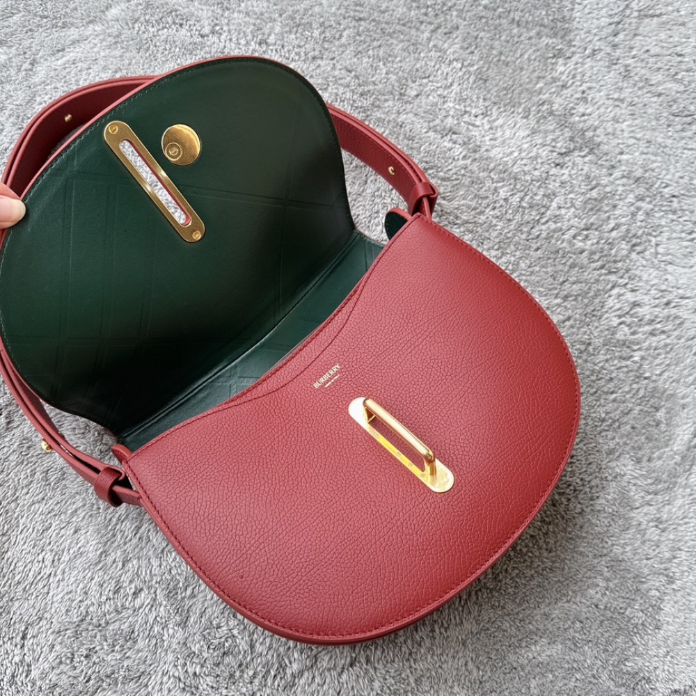 Burberry vintage half-moon underarm bag Burberry vintage half-moon underarm bag