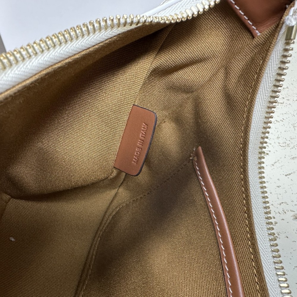 CELINE TRIOMPHE series classic pattern underarm bag CELINE TRIOMPHE series classic pattern underarm bag